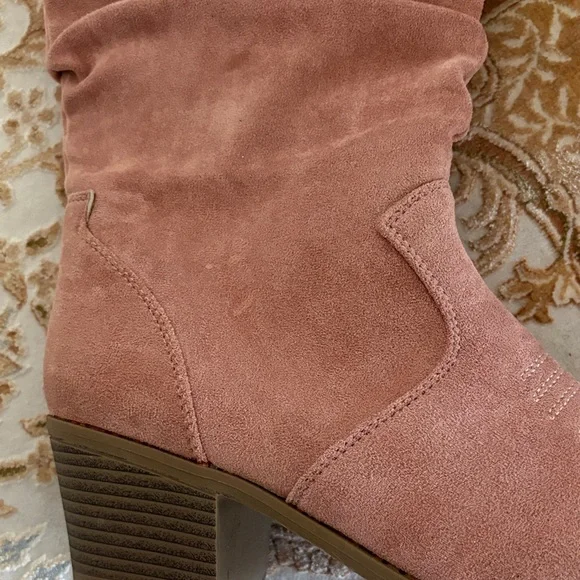 Chic Suede Ankle Boots in Dusty Pink - Picture 3 of 8